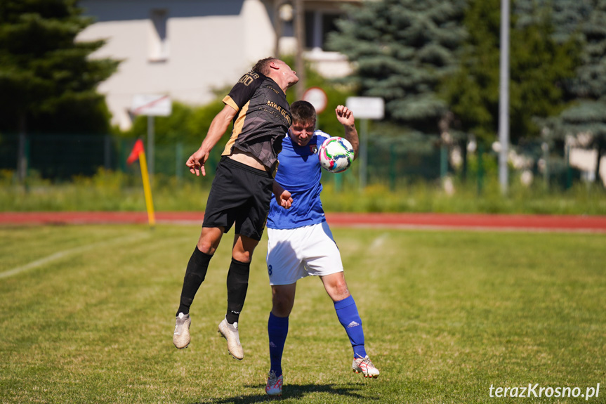 KS Pasja Krosno - UKS Guzikówka Krosno 3:2