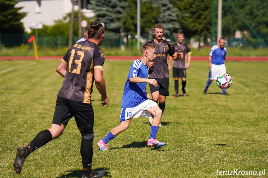 KS Pasja Krosno - UKS Guzikówka Krosno 3:2