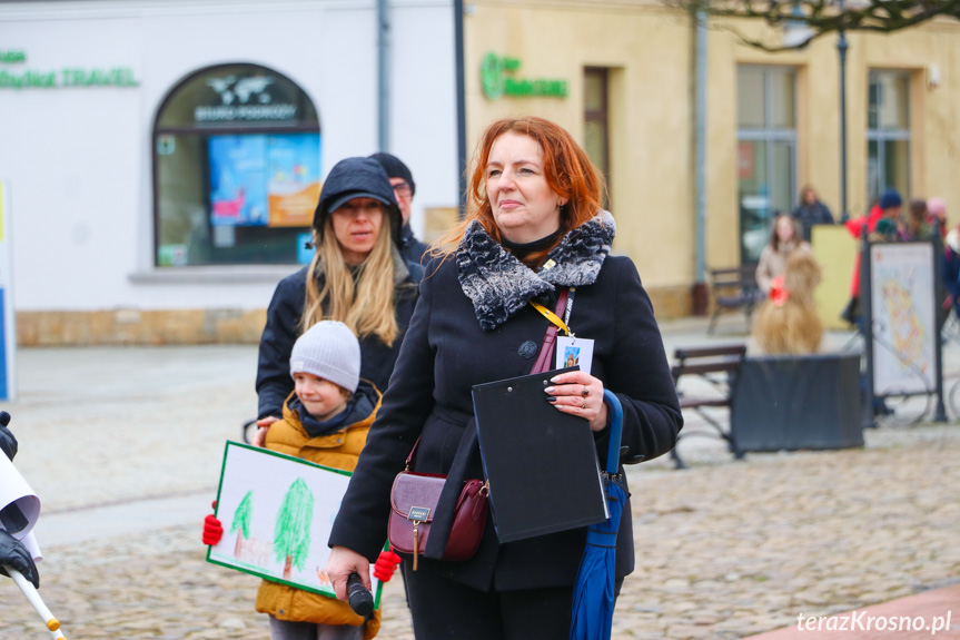 Marsz żałoby dla drzew w Krośnie