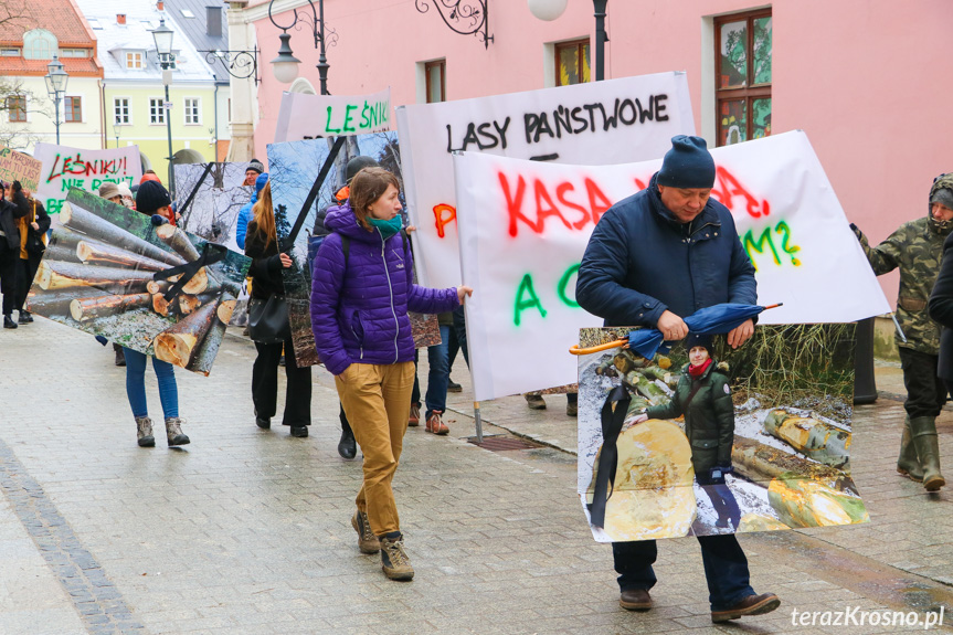 Marsz żałoby dla drzew w Krośnie