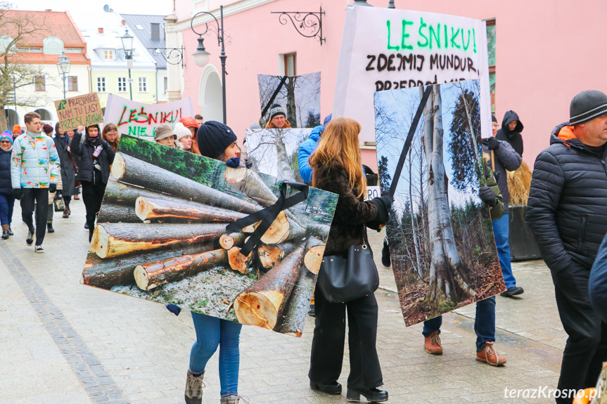 Marsz żałoby dla drzew w Krośnie