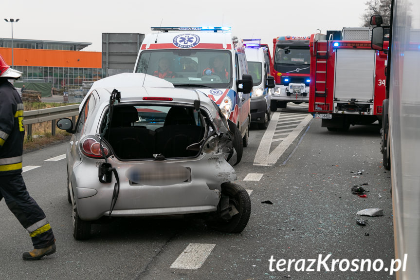 Miejsce Piastowe. Zderzenie tira i osobówek