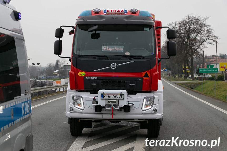 Miejsce Piastowe. Zderzenie tira i osobówek