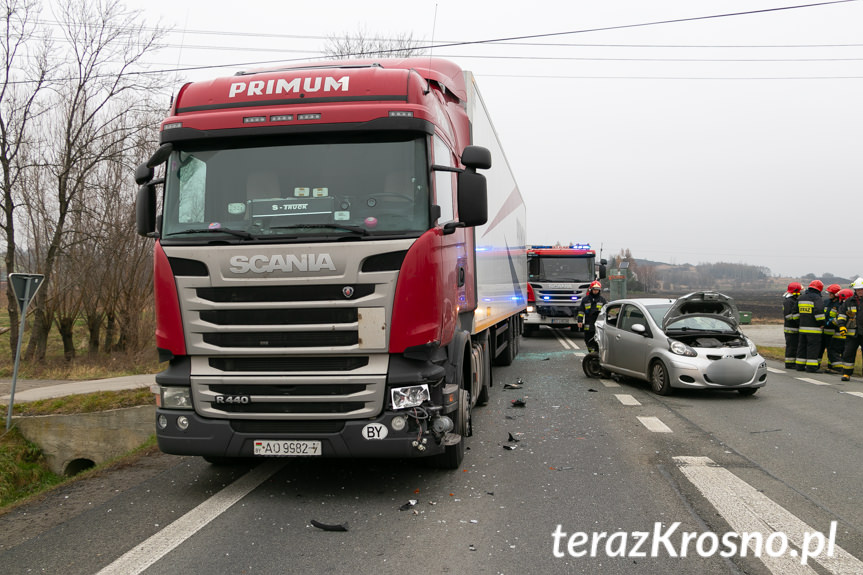 Miejsce Piastowe. Zderzenie tira i osobówek