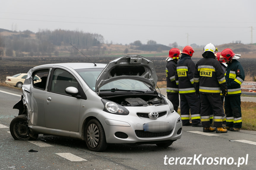 Miejsce Piastowe. Zderzenie tira i osobówek