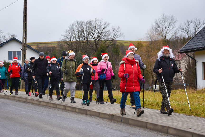 Mikołajkowy Rajd Nordic Walking w Lubatowej