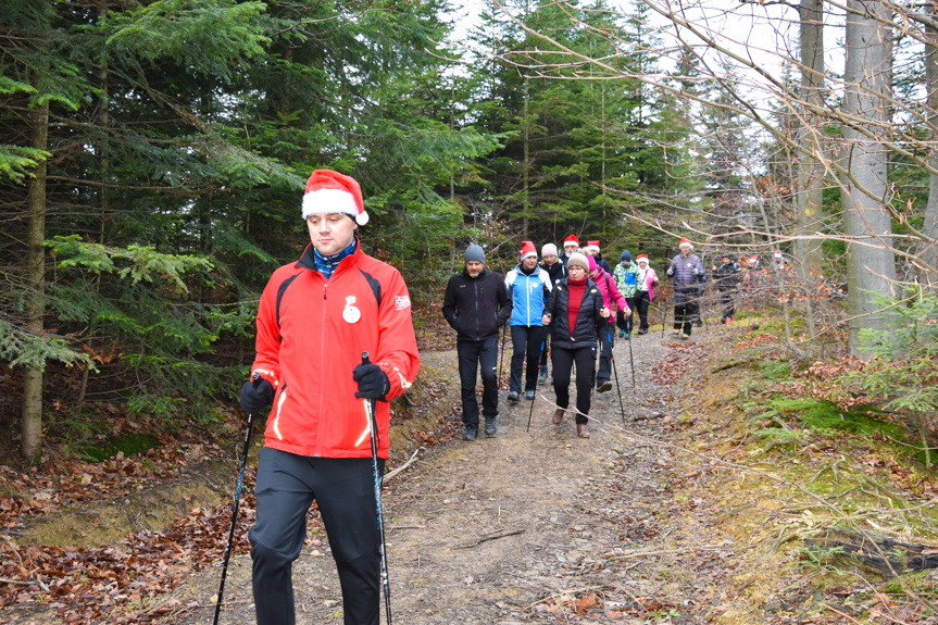 Mikołajkowy Rajd Nordic Walking w Lubatowej