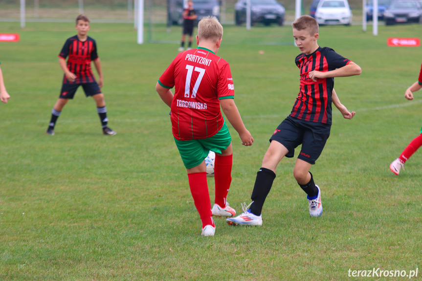 Mlodziki. Partyzant MAL-BUD 1 Targowiska - Start Rymanów 0:8