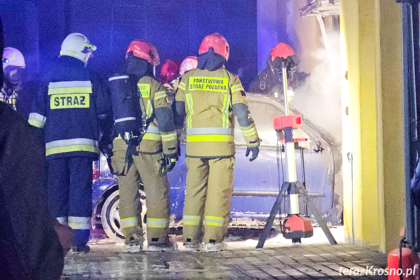 Moderówka. Pożar samochodu w garażu