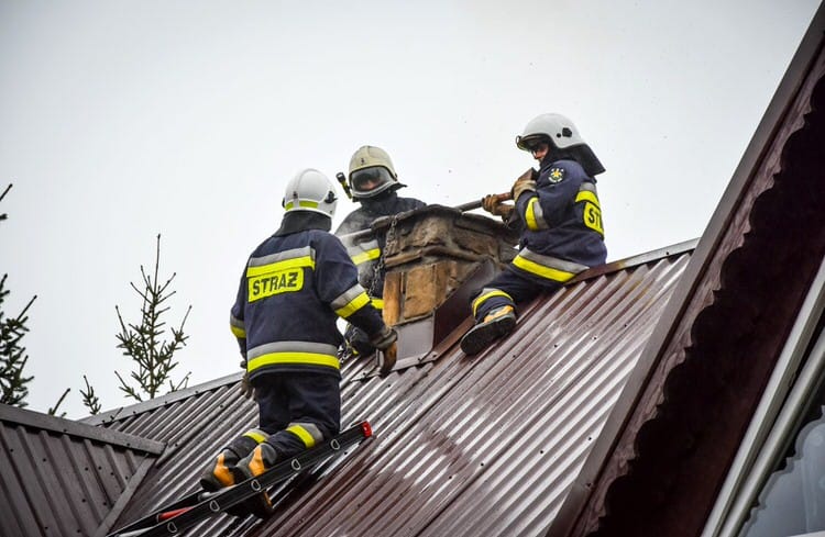 Mszana. Pożar sadzy w kominie