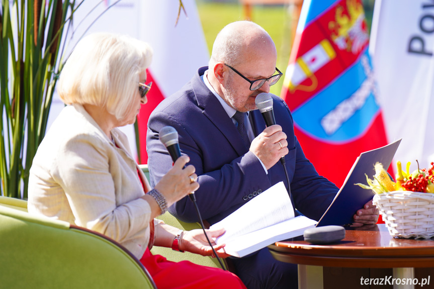 Narodowe Czytanie pod Starostwem Powiatowym w Krośnie