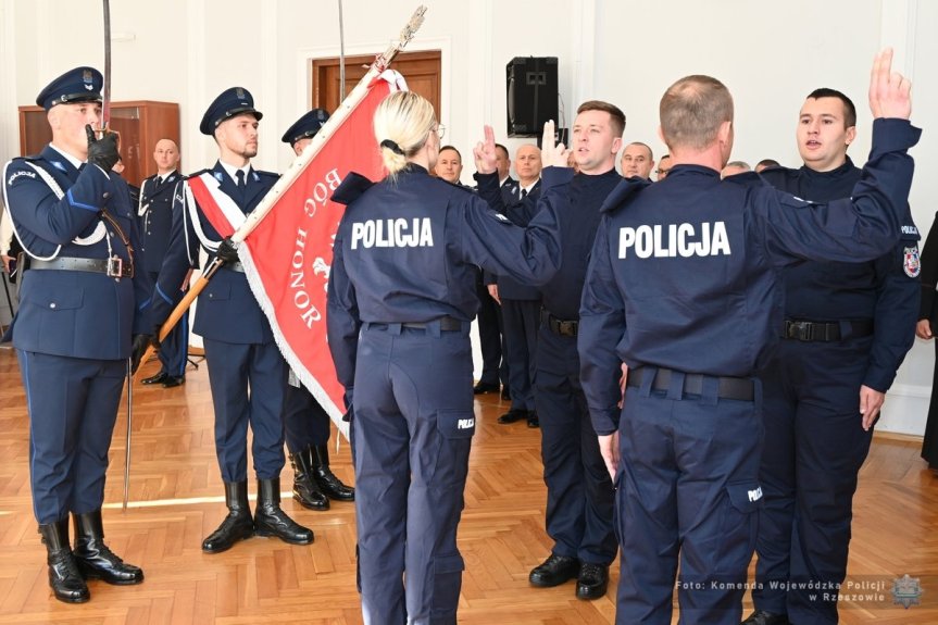 Nowi policjanci w szeregach policji