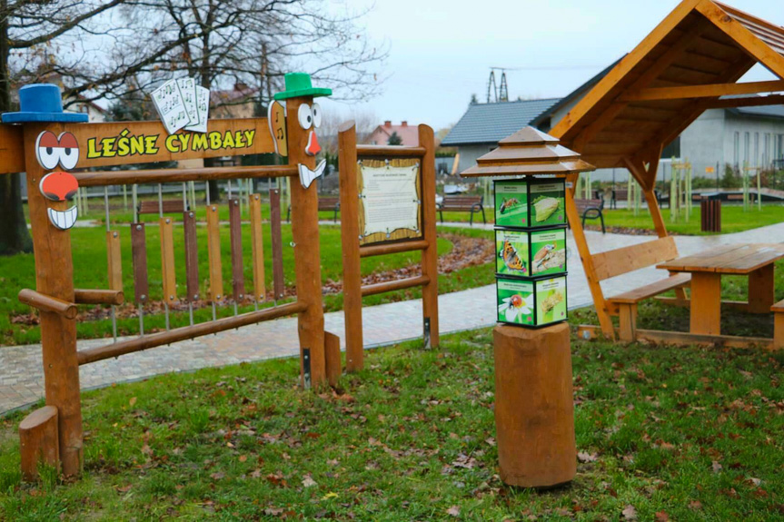 Nowy plac na odpoczynek i zabawę w Zręcinie