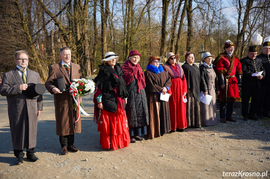 Odsłonięcie pomnika Ignacego Łukasiewicza w Zręcinie