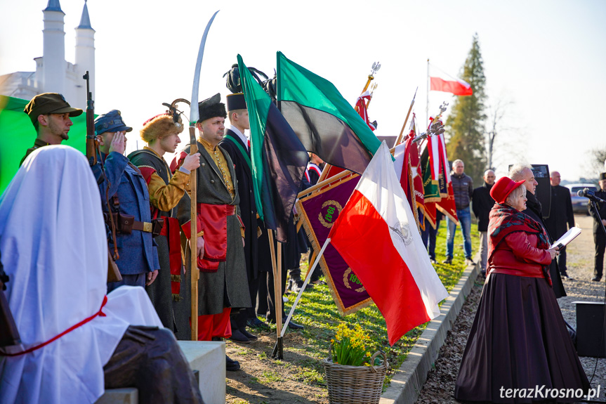 Odsłonięcie pomnika Ignacego Łukasiewicza w Zręcinie