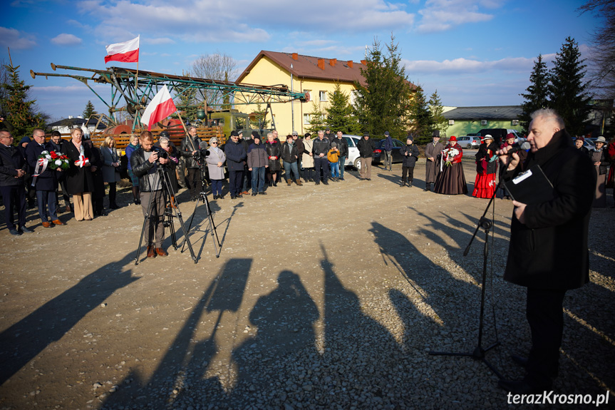 Odsłonięcie pomnika Ignacego Łukasiewicza w Zręcinie