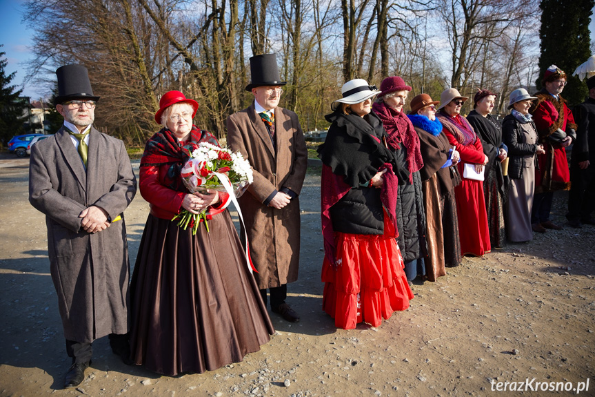 Odsłonięcie pomnika Ignacego Łukasiewicza w Zręcinie