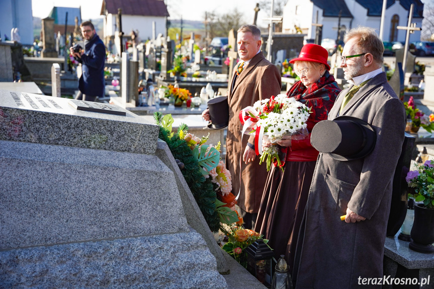 Odsłonięcie pomnika Ignacego Łukasiewicza w Zręcinie