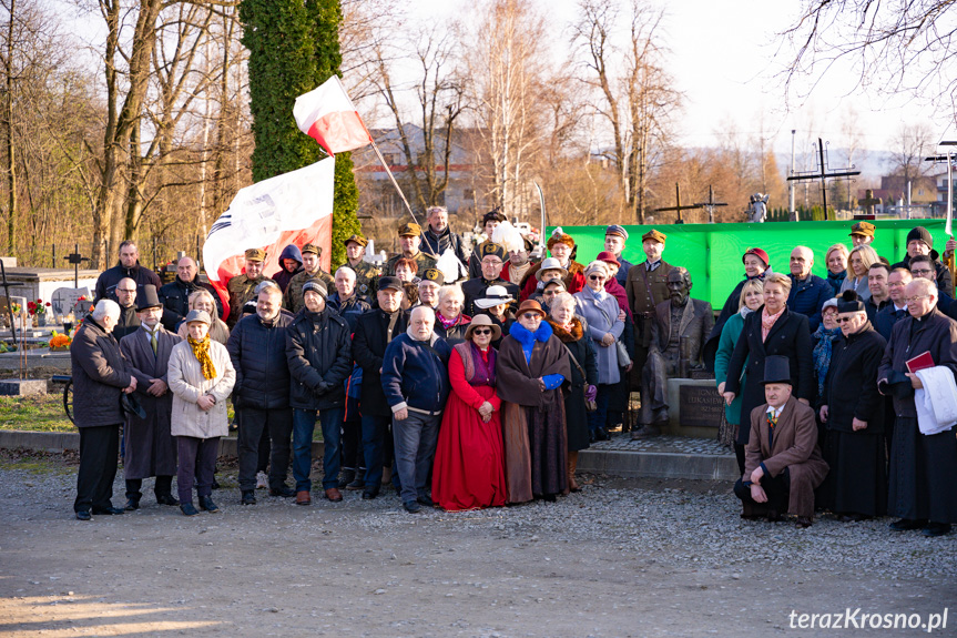 Odsłonięcie pomnika Ignacego Łukasiewicza w Zręcinie