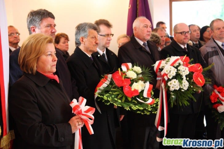 Odsłonięcie tablicy smoleńskiej w Zręcinie