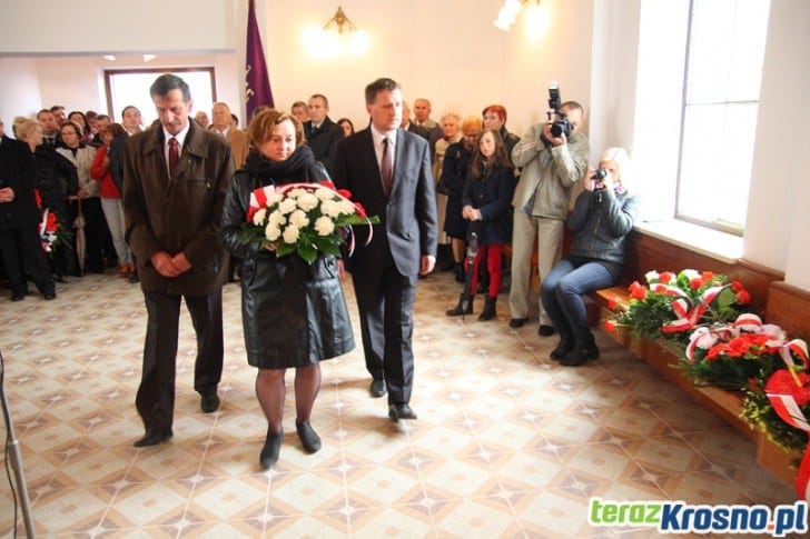 Odsłonięcie tablicy smoleńskiej w Zręcinie