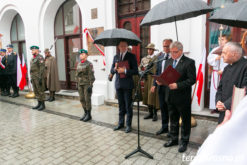 Odsłonięcie tablicy upamiętniającej dr Kamila Bogackiego