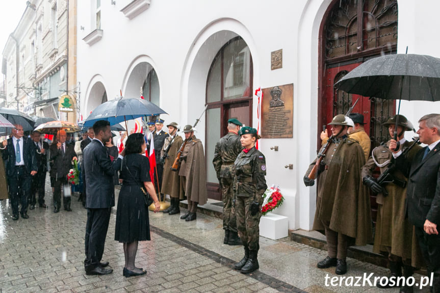 Odsłonięcie tablicy upamiętniającej dr Kamila Bogackiego