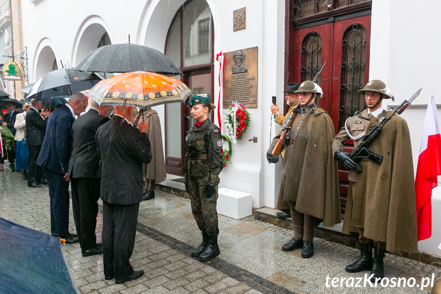 Odsłonięcie tablicy upamiętniającej dr Kamila Bogackiego