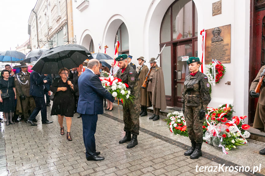 Odsłonięcie tablicy upamiętniającej dr Kamila Bogackiego