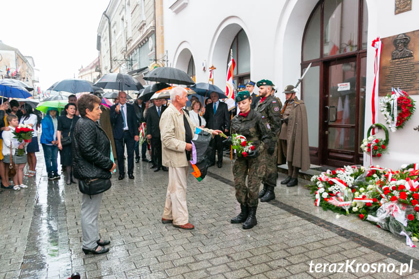 Odsłonięcie tablicy upamiętniającej dr Kamila Bogackiego