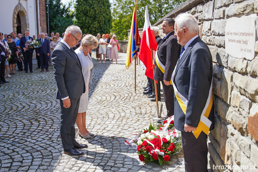 Odsłonięcie tablicy w Krośnie