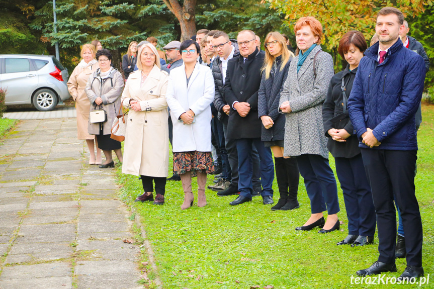 Odsłonięto mural na budynku Zespołu Szkół w Iwoniczu