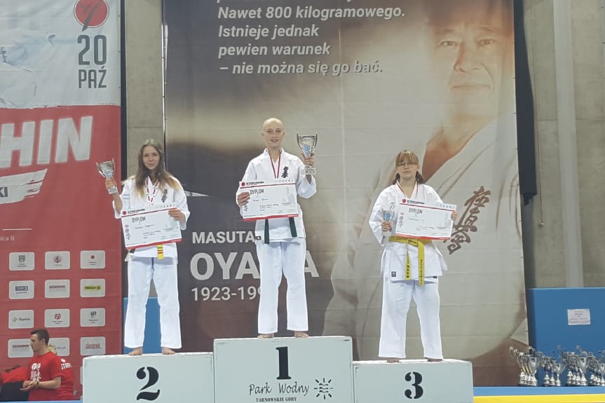 Oliwia Oliwia Krupa Mistrzynią Polski Juniorów Młodszych Kyokushin Karate 