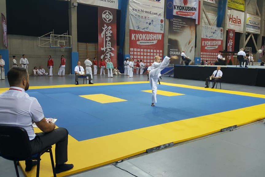 Oliwia Oliwia Krupa Mistrzynią Polski Juniorów Młodszych Kyokushin Karate 