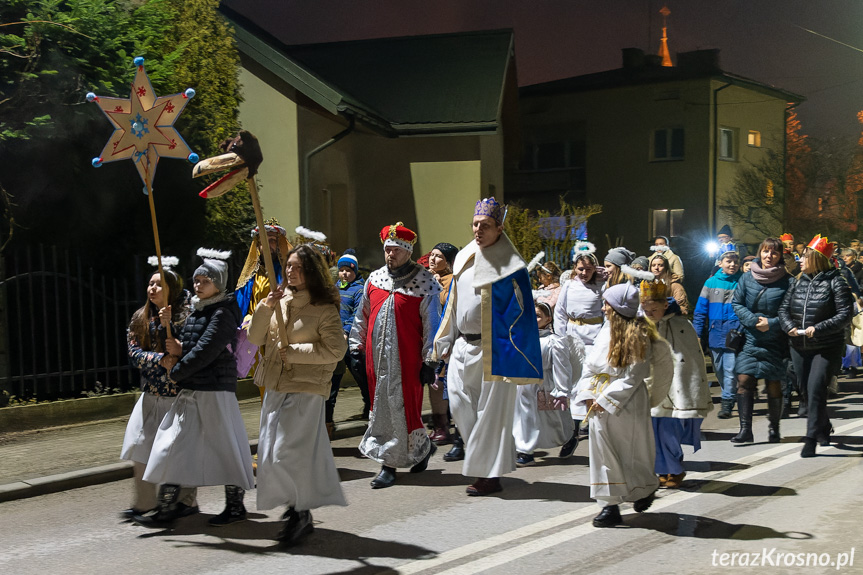 Orszak i wspólne kolędowanie w Krośnie