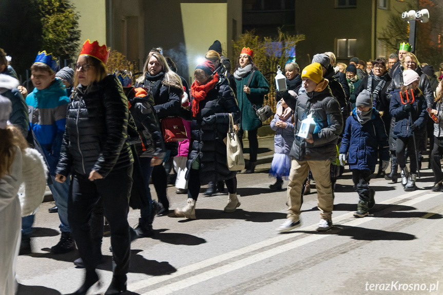 Orszak i wspólne kolędowanie w Krośnie