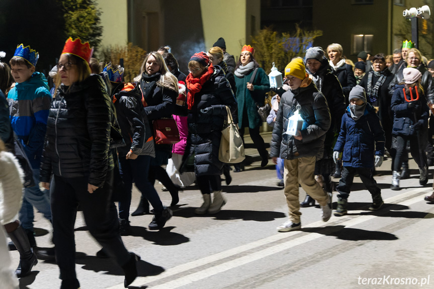 Orszak i wspólne kolędowanie w Krośnie