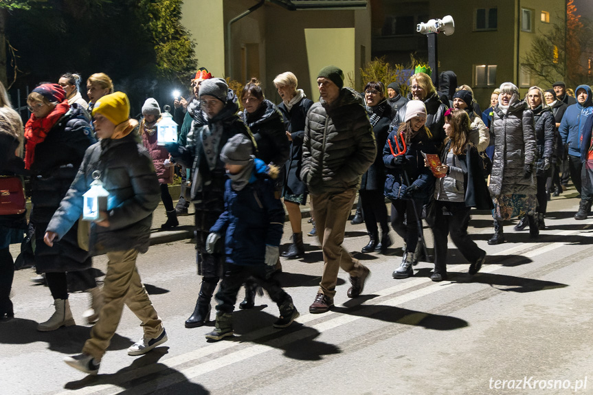 Orszak i wspólne kolędowanie w Krośnie