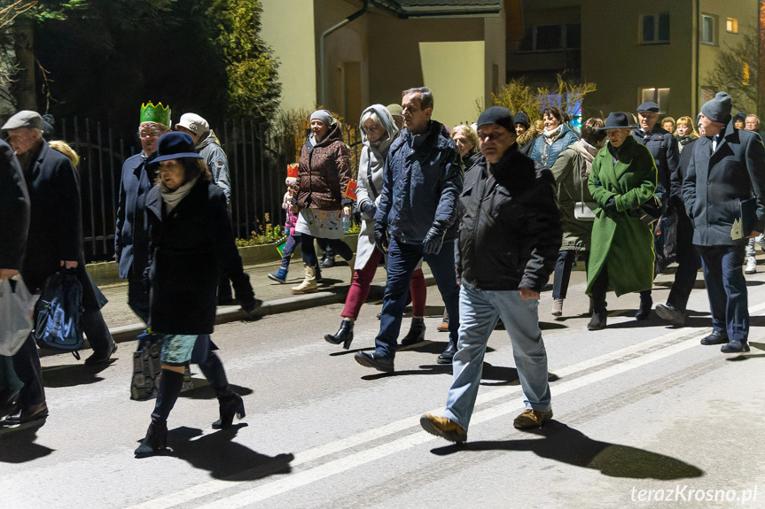 Orszak i wspólne kolędowanie w Krośnie