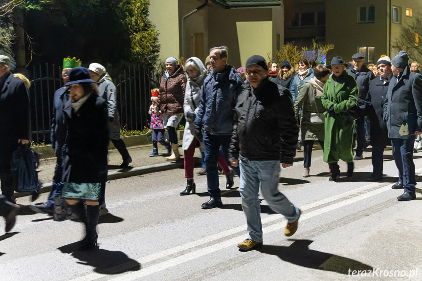 Orszak i wspólne kolędowanie w Krośnie