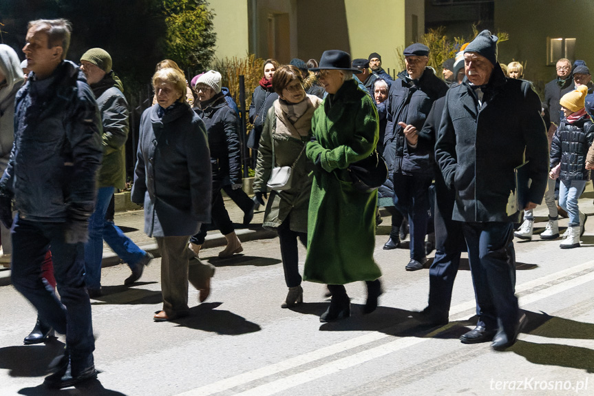 Orszak i wspólne kolędowanie w Krośnie