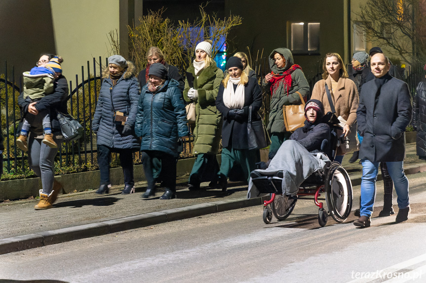 Orszak i wspólne kolędowanie w Krośnie