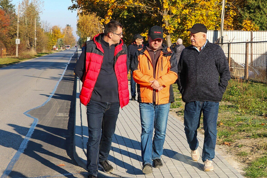 Otwarcie chodnika w Zręcinie