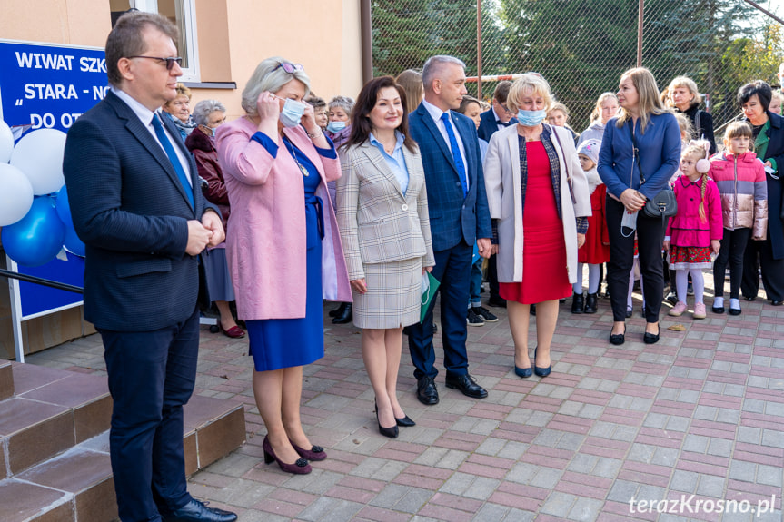 Otwarcie przebudowanej szkoły w Dobieszynie