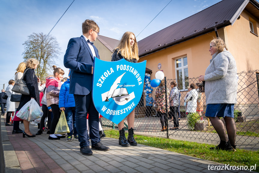 Otwarcie przebudowanej szkoły w Dobieszynie