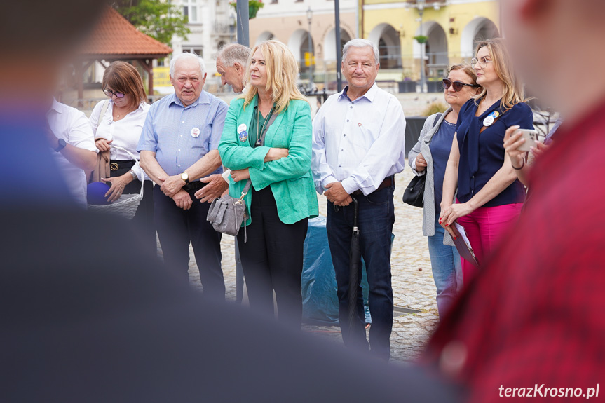 Otwarcie wystawy na rynku w Krośnie