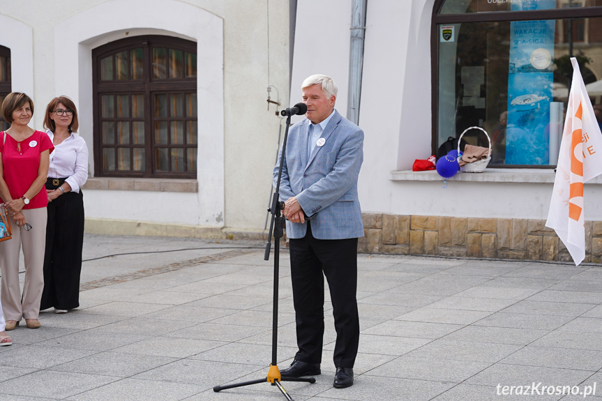 Otwarcie wystawy na rynku w Krośnie