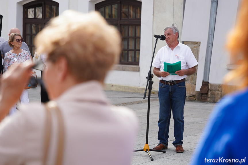 Otwarcie wystawy na rynku w Krośnie