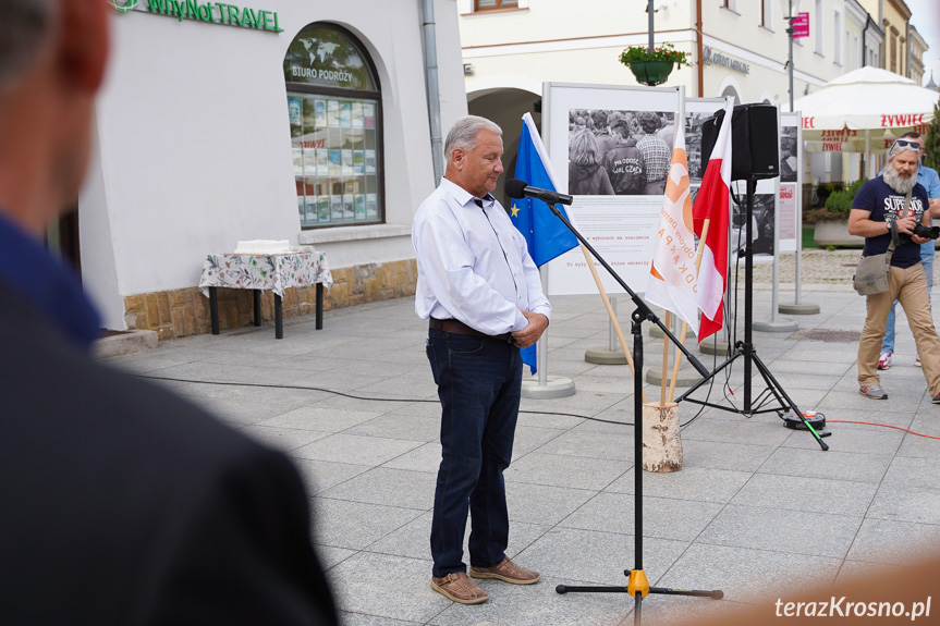 Otwarcie wystawy na rynku w Krośnie