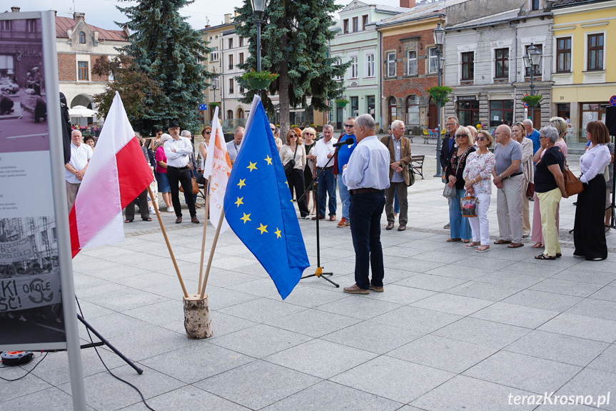 Otwarcie wystawy na rynku w Krośnie